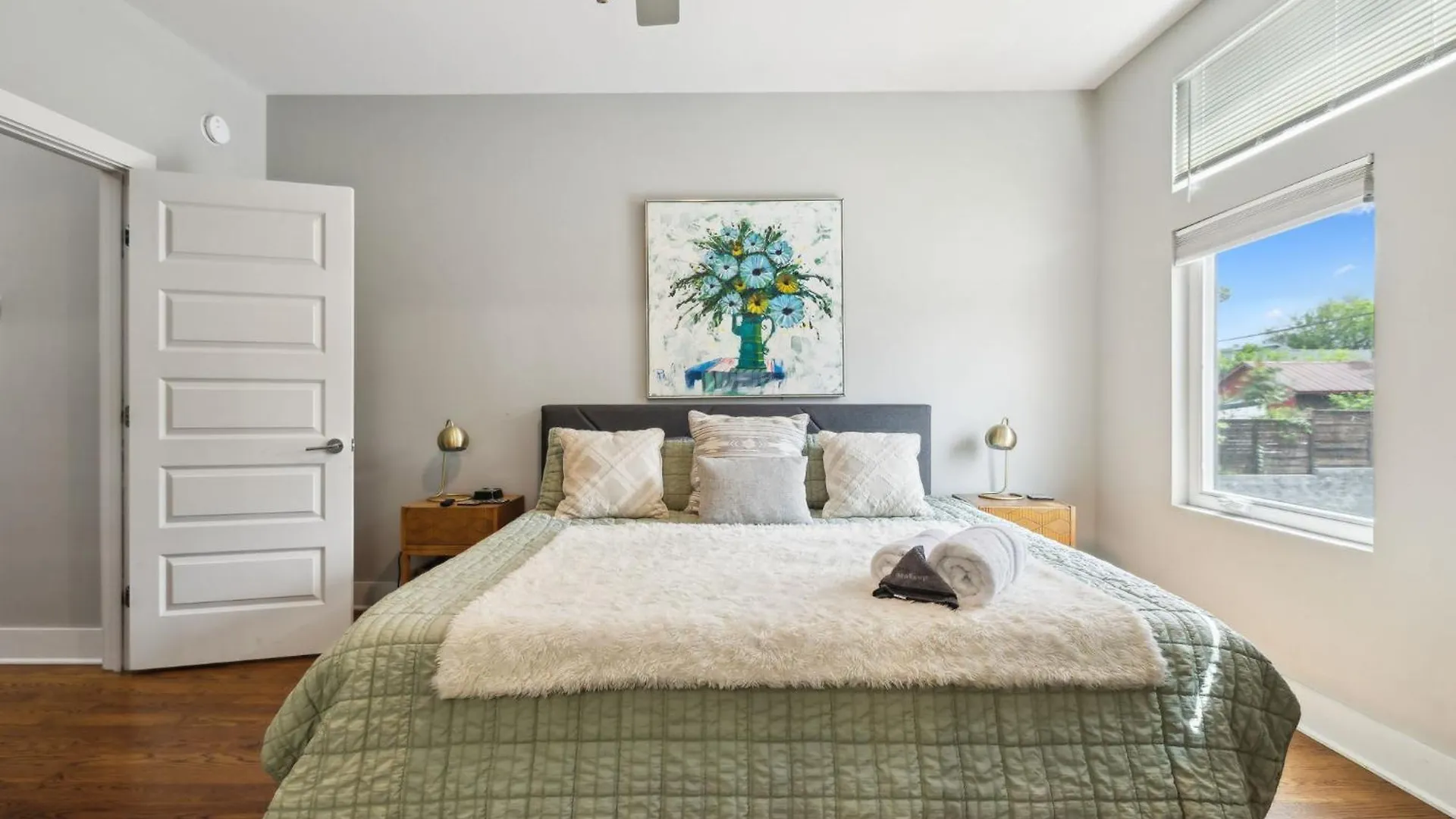 Spacious 3-Story Townhome W Rooftop & City Views Nashville